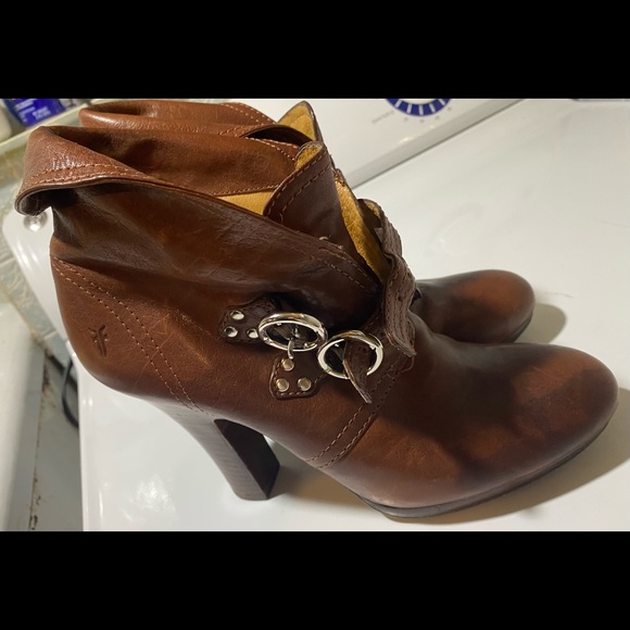 Size 10 Beautful brown leather Frye brand boot . - Picture 7 of 11